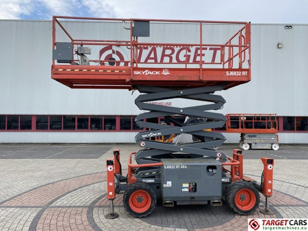 SkyJack SJ6832RT Diesel Scissor Work Lift 1180cm - Saksilava: kuva SkyJack SJ6832RT Diesel Scissor Work Lift 1180cm - Saksilava SkyJack SJ6832RT Diesel Scissor Work Lift 1180cm - Saksilava: kuva SkyJack SJ6832RT Diesel Scissor Work Lift 1180cm - Saksilava