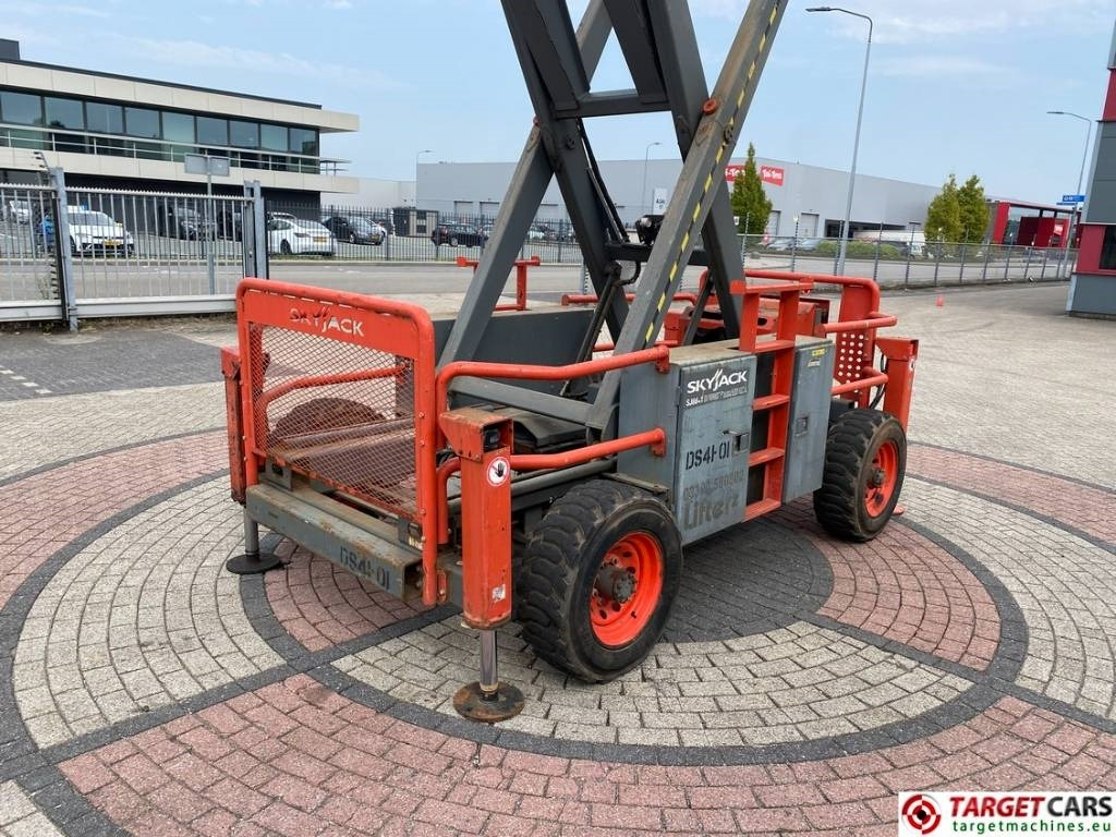 Saksilava SkyJack SJ8841 RT Diesel 4x4 Scissor Work Lift 1430cm: kuva Saksilava SkyJack SJ8841 RT Diesel 4x4 Scissor Work Lift 1430cm