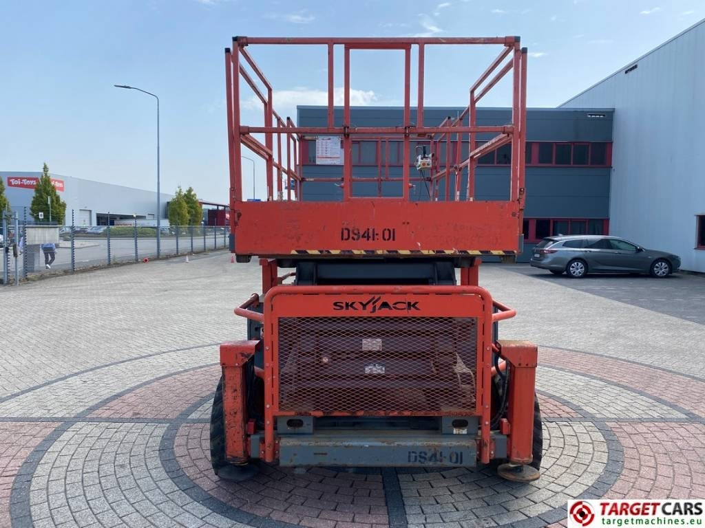 Saksilava SkyJack SJ8841 RT Diesel 4x4 Scissor Work Lift 1430cm: kuva Saksilava SkyJack SJ8841 RT Diesel 4x4 Scissor Work Lift 1430cm