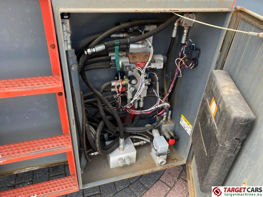 Saksilava SkyJack SJ8841 RT Diesel 4x4 Scissor Work Lift 1430cm: kuva Saksilava SkyJack SJ8841 RT Diesel 4x4 Scissor Work Lift 1430cm