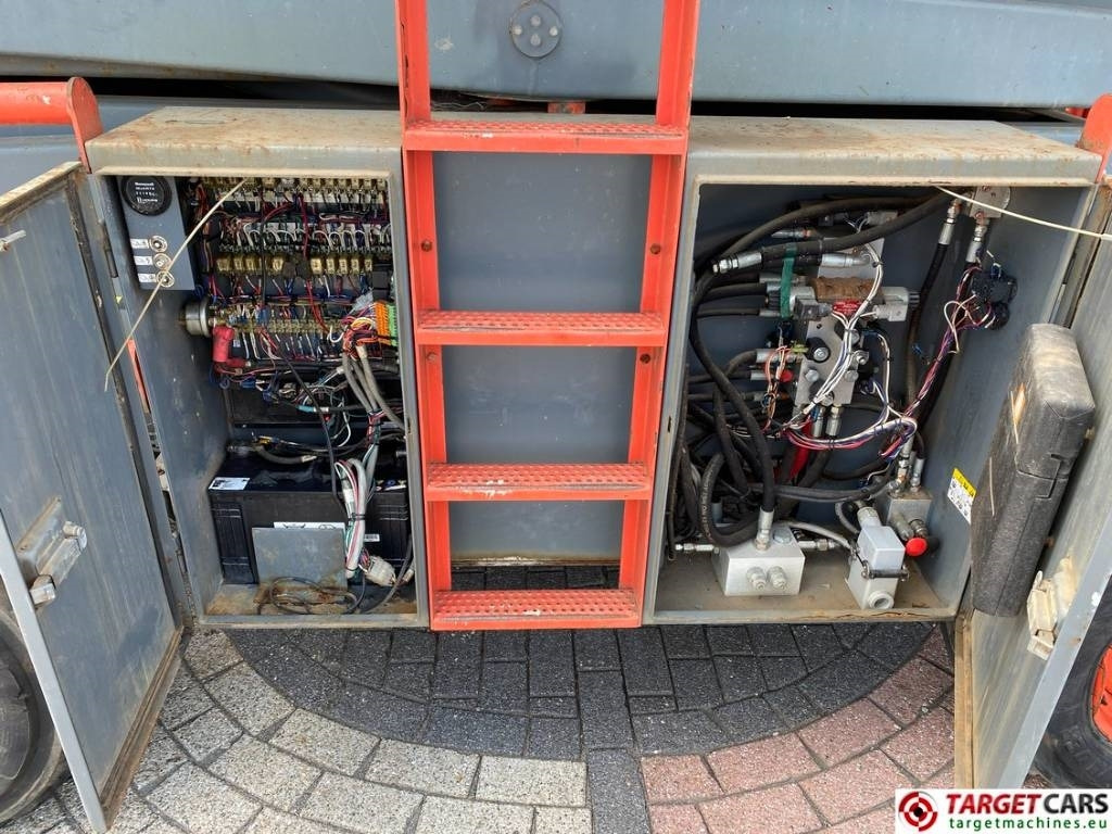 Saksilava SkyJack SJ8841 RT Diesel 4x4 Scissor Work Lift 1430cm: kuva Saksilava SkyJack SJ8841 RT Diesel 4x4 Scissor Work Lift 1430cm