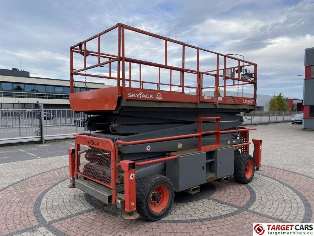 SkyJack SJ9250 RT Diesel 4x4 Scissor Work Lift 1720cm - Saksilava: kuva SkyJack SJ9250 RT Diesel 4x4 Scissor Work Lift 1720cm - Saksilava SkyJack SJ9250 RT Diesel 4x4 Scissor Work Lift 1720cm - Saksilava: kuva SkyJack SJ9250 RT Diesel 4x4 Scissor Work Lift 1720cm - Saksilava