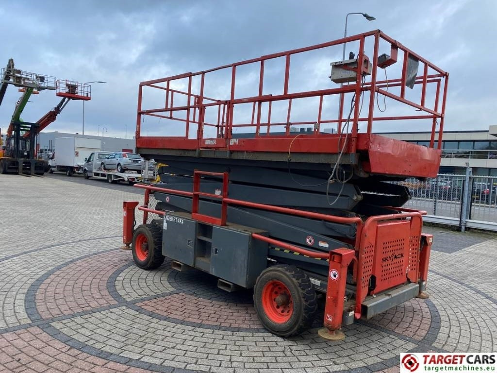 SkyJack SJ9250 RT Diesel Scissor Work Lift 1720cm - Saksilava: kuva SkyJack SJ9250 RT Diesel Scissor Work Lift 1720cm - Saksilava SkyJack SJ9250 RT Diesel Scissor Work Lift 1720cm - Saksilava: kuva SkyJack SJ9250 RT Diesel Scissor Work Lift 1720cm - Saksilava