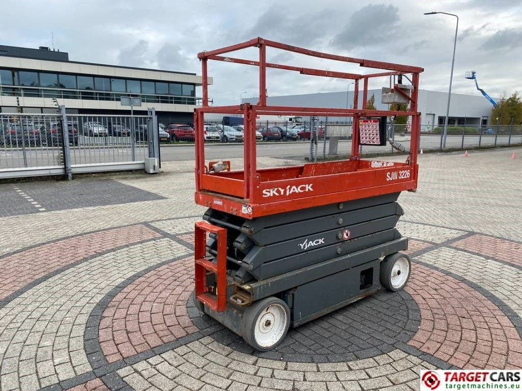SkyJack SJIII-3226 Electric 3226 Scissor Work Lift 990cm - Saksilava: kuva SkyJack SJIII-3226 Electric 3226 Scissor Work Lift 990cm - Saksilava SkyJack SJIII-3226 Electric 3226 Scissor Work Lift 990cm - Saksilava: kuva SkyJack SJIII-3226 Electric 3226 Scissor Work Lift 990cm - Saksilava