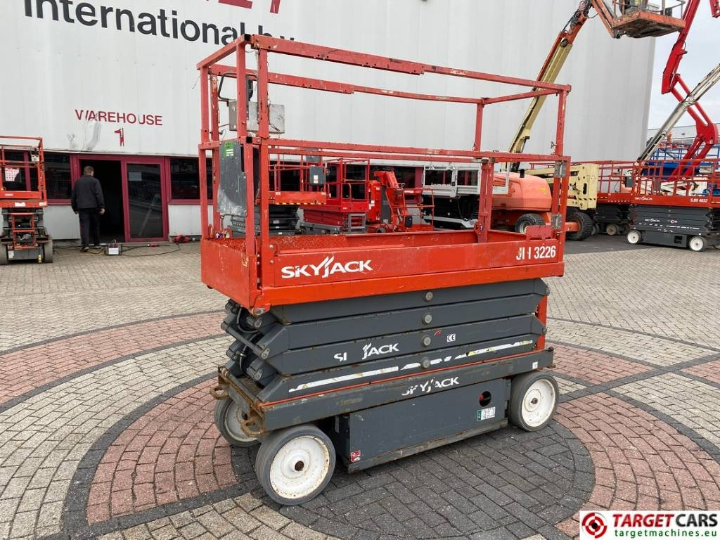 SkyJack SJIII-3226 Electric 3226 Scissor Work Lift 990cm - Saksilava: kuva SkyJack SJIII-3226 Electric 3226 Scissor Work Lift 990cm - Saksilava SkyJack SJIII-3226 Electric 3226 Scissor Work Lift 990cm - Saksilava: kuva SkyJack SJIII-3226 Electric 3226 Scissor Work Lift 990cm - Saksilava