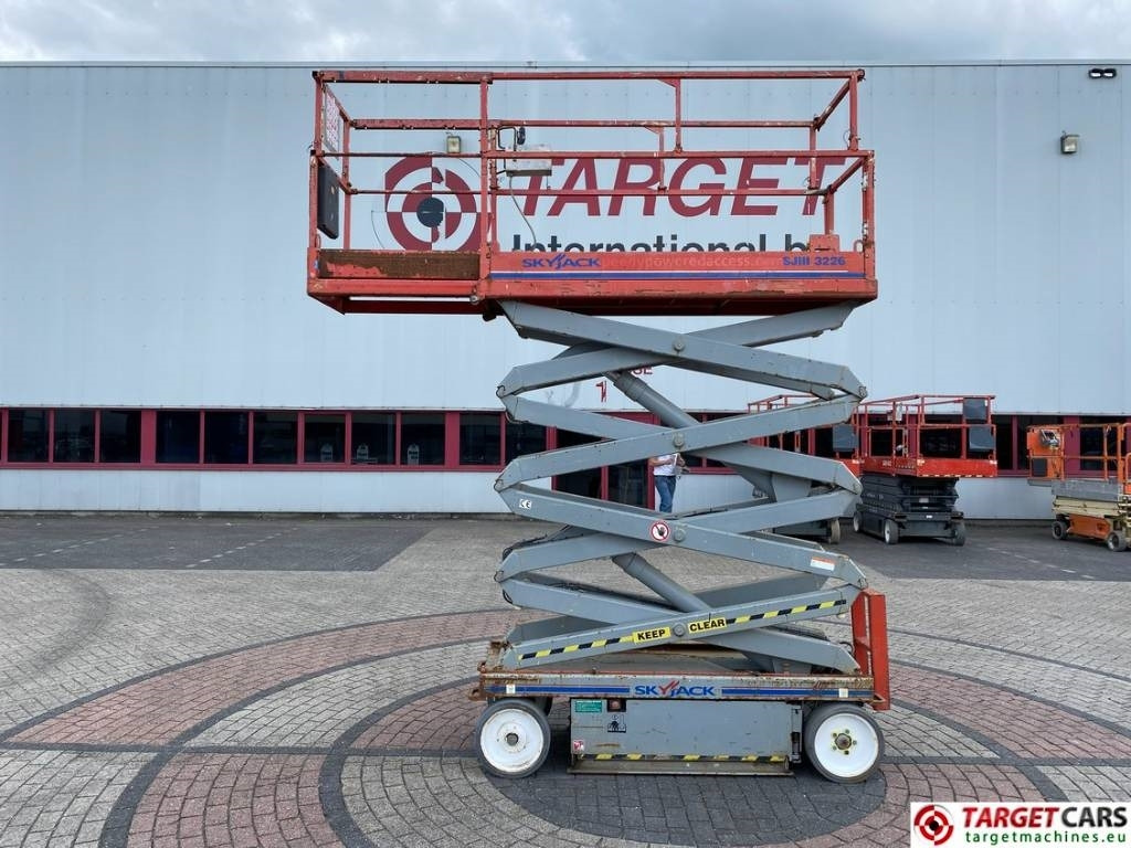 SkyJack SJIII-3226 Electric 3226 Scissor Work Lift 990cm - Saksilava: kuva SkyJack SJIII-3226 Electric 3226 Scissor Work Lift 990cm - Saksilava SkyJack SJIII-3226 Electric 3226 Scissor Work Lift 990cm - Saksilava: kuva SkyJack SJIII-3226 Electric 3226 Scissor Work Lift 990cm - Saksilava