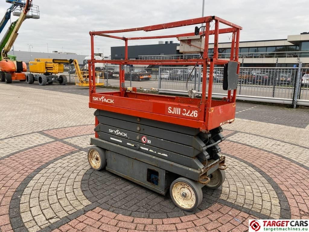 SkyJack SJIII-3226 Electric 3226 Scissor Work Lift 990cm - Saksilava: kuva SkyJack SJIII-3226 Electric 3226 Scissor Work Lift 990cm - Saksilava SkyJack SJIII-3226 Electric 3226 Scissor Work Lift 990cm - Saksilava: kuva SkyJack SJIII-3226 Electric 3226 Scissor Work Lift 990cm - Saksilava