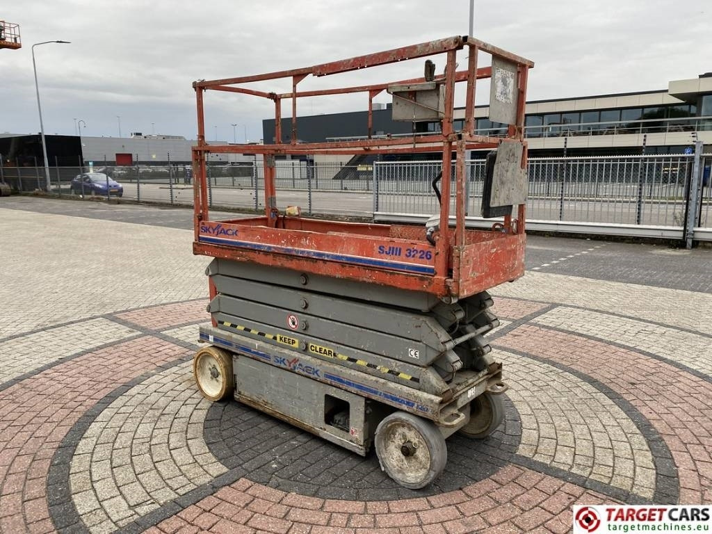 SkyJack SJIII-3226 Electric Scissor Work Lift 990cm - Saksilava: kuva SkyJack SJIII-3226 Electric Scissor Work Lift 990cm - Saksilava SkyJack SJIII-3226 Electric Scissor Work Lift 990cm - Saksilava: kuva SkyJack SJIII-3226 Electric Scissor Work Lift 990cm - Saksilava