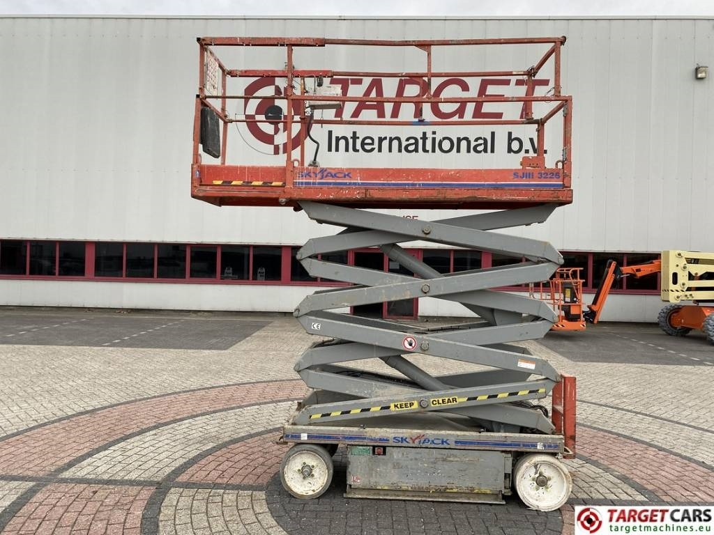 SkyJack SJIII-3226 Electric Scissor Work Lift 990cm - Saksilava: kuva SkyJack SJIII-3226 Electric Scissor Work Lift 990cm - Saksilava SkyJack SJIII-3226 Electric Scissor Work Lift 990cm - Saksilava: kuva SkyJack SJIII-3226 Electric Scissor Work Lift 990cm - Saksilava