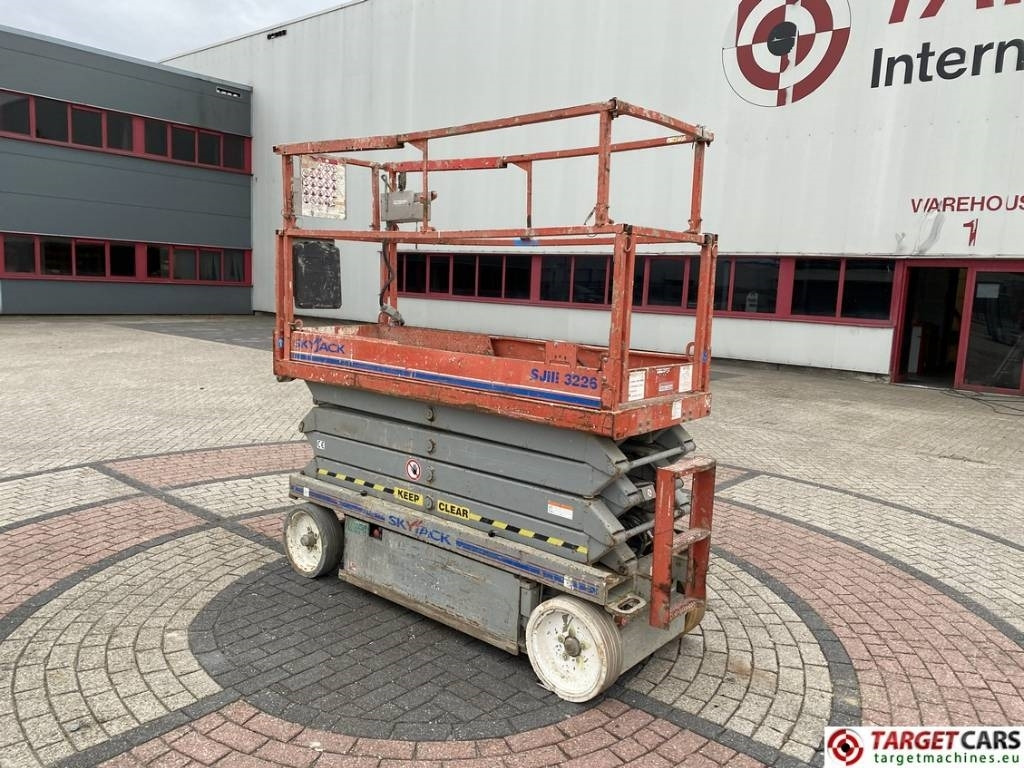 SkyJack SJIII-3226 Electric Scissor Work Lift 990cm - Saksilava: kuva SkyJack SJIII-3226 Electric Scissor Work Lift 990cm - Saksilava SkyJack SJIII-3226 Electric Scissor Work Lift 990cm - Saksilava: kuva SkyJack SJIII-3226 Electric Scissor Work Lift 990cm - Saksilava