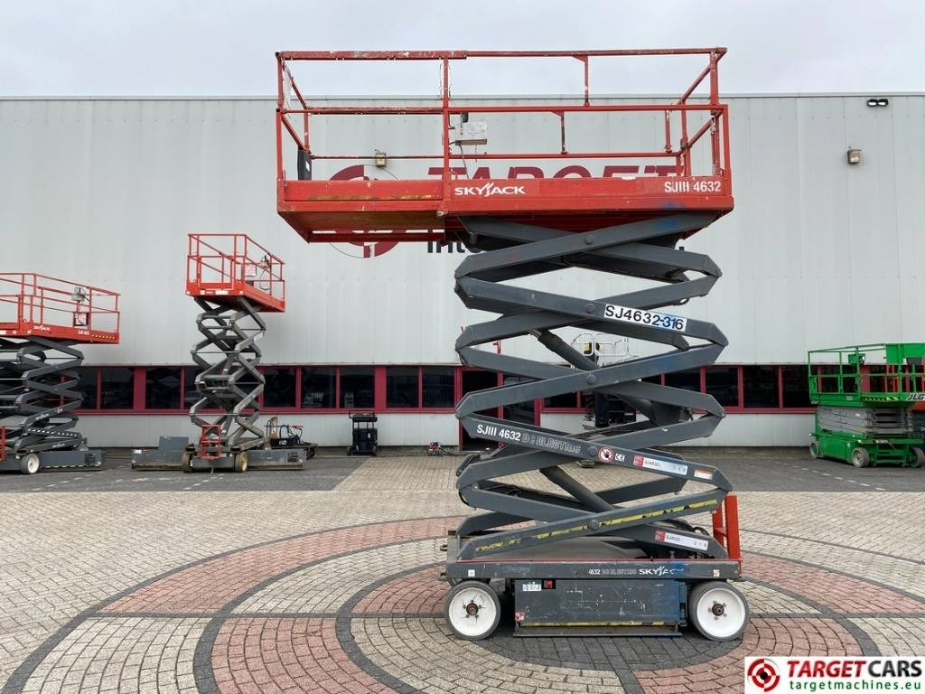 SkyJack SJIII-4632 Electric 4632 Scissor Work Lift 1170cm - Saksilava: kuva SkyJack SJIII-4632 Electric 4632 Scissor Work Lift 1170cm - Saksilava SkyJack SJIII-4632 Electric 4632 Scissor Work Lift 1170cm - Saksilava: kuva SkyJack SJIII-4632 Electric 4632 Scissor Work Lift 1170cm - Saksilava