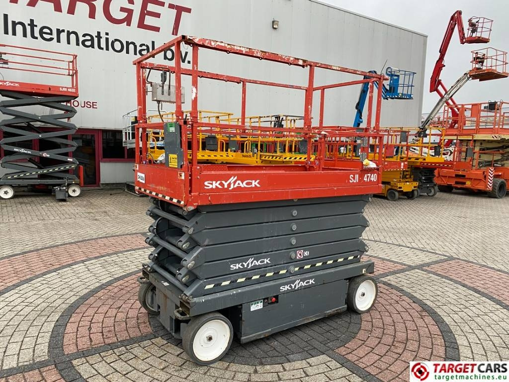 SkyJack SJIII-4740 Electric 4740 Scissor Work Lift 1380cm  - Saksilava: kuva SkyJack SJIII-4740 Electric 4740 Scissor Work Lift 1380cm  - Saksilava SkyJack SJIII-4740 Electric 4740 Scissor Work Lift 1380cm  - Saksilava: kuva SkyJack SJIII-4740 Electric 4740 Scissor Work Lift 1380cm  - Saksilava