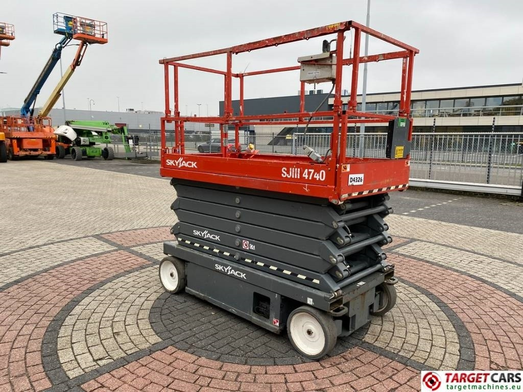 SkyJack SJIII-4740 Electric 4740 Scissor Work Lift 1380cm  - Saksilava: kuva SkyJack SJIII-4740 Electric 4740 Scissor Work Lift 1380cm  - Saksilava SkyJack SJIII-4740 Electric 4740 Scissor Work Lift 1380cm  - Saksilava: kuva SkyJack SJIII-4740 Electric 4740 Scissor Work Lift 1380cm  - Saksilava