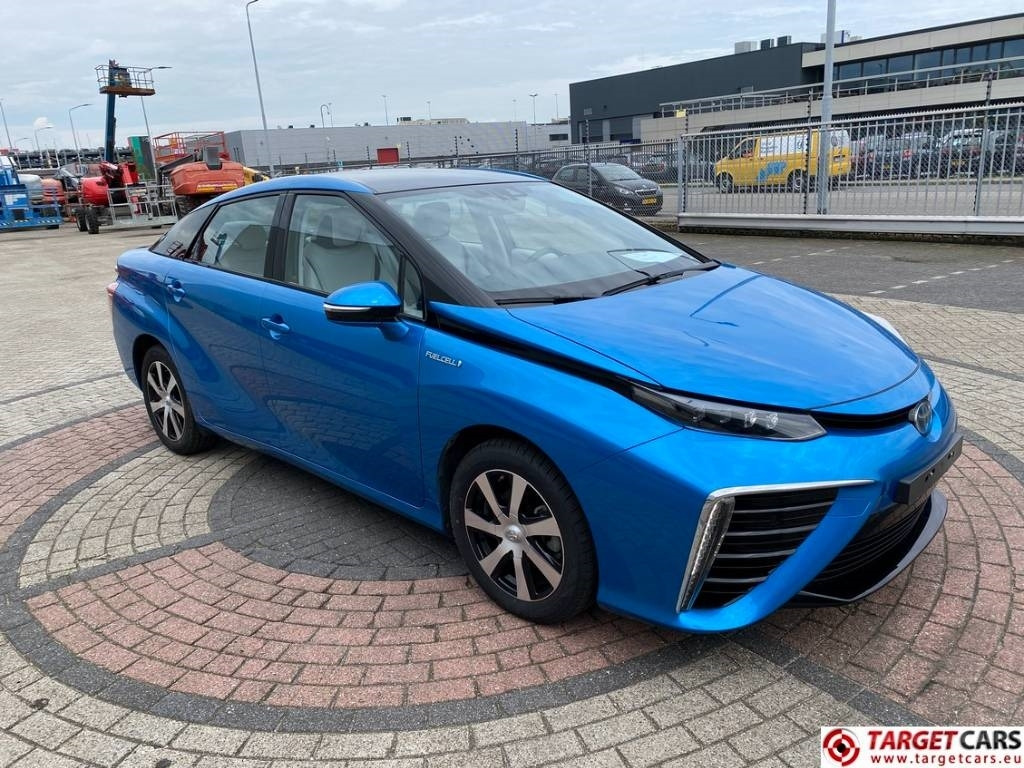 Toyota Mirai FCV HydroGen FuelCell - Sedan: kuva Toyota Mirai FCV HydroGen FuelCell - Sedan Toyota Mirai FCV HydroGen FuelCell - Sedan: kuva Toyota Mirai FCV HydroGen FuelCell - Sedan
