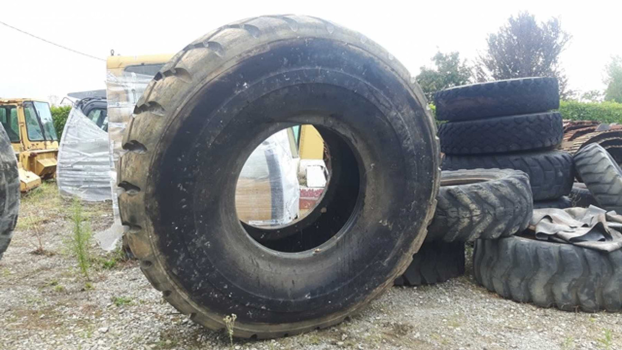 BRIDGESTONE 29/5R35 Pneumatici 29.5R35 in buone condizioni - Rengas - Rakennuskoneet: kuva BRIDGESTONE 29/5R35 Pneumatici 29.5R35 in buone condizioni - Rengas - Rakennuskoneet BRIDGESTONE 29/5R35 Pneumatici 29.5R35 in buone condizioni - Rengas - Rakennuskoneet: kuva BRIDGESTONE 29/5R35 Pneumatici 29.5R35 in buone condizioni - Rengas - Rakennuskoneet