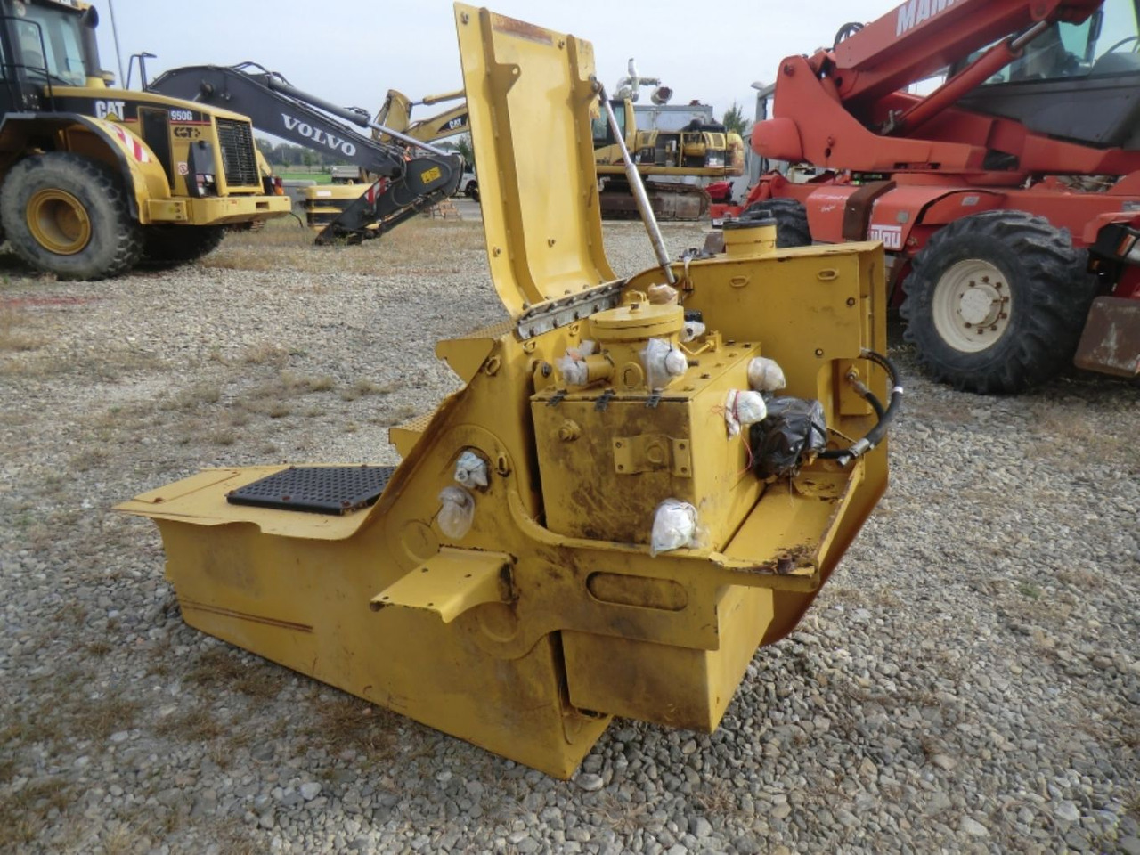 Caterpillar 735 Serbatoio gasolio - Polttoainetankki - Rakennuskoneet: kuva Caterpillar 735 Serbatoio gasolio - Polttoainetankki - Rakennuskoneet Caterpillar 735 Serbatoio gasolio - Polttoainetankki - Rakennuskoneet: kuva Caterpillar 735 Serbatoio gasolio - Polttoainetankki - Rakennuskoneet