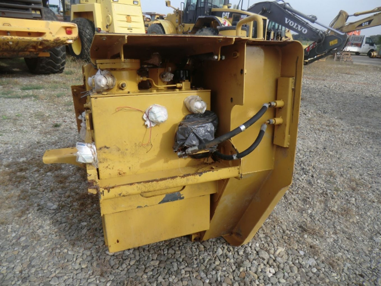 Caterpillar 735 Serbatoio gasolio - Polttoainetankki - Rakennuskoneet: kuva Caterpillar 735 Serbatoio gasolio - Polttoainetankki - Rakennuskoneet Caterpillar 735 Serbatoio gasolio - Polttoainetankki - Rakennuskoneet: kuva Caterpillar 735 Serbatoio gasolio - Polttoainetankki - Rakennuskoneet