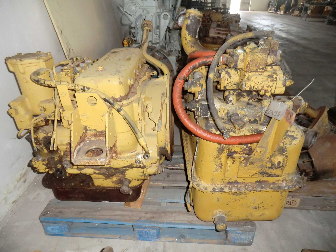 Caterpillar 966F II SERBATOIO - Päällirakenne ja ulkopinta - Rakennuskoneet: kuva Caterpillar 966F II SERBATOIO - Päällirakenne ja ulkopinta - Rakennuskoneet Caterpillar 966F II SERBATOIO - Päällirakenne ja ulkopinta - Rakennuskoneet: kuva Caterpillar 966F II SERBATOIO - Päällirakenne ja ulkopinta - Rakennuskoneet