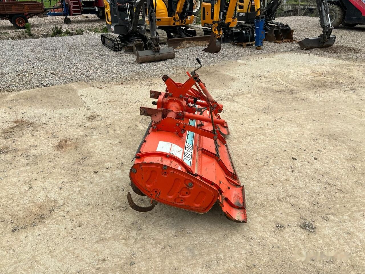 Kubota R 15 N - Kelajyrsin: kuva Kubota R 15 N - Kelajyrsin Kubota R 15 N - Kelajyrsin: kuva Kubota R 15 N - Kelajyrsin