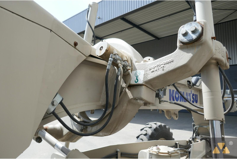 Tiehöylä Komatsu GD555-5 Ex-army: kuva Tiehöylä Komatsu GD555-5 Ex-army