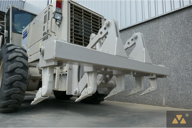 Tiehöylä Komatsu GD555-5 Ex-army: kuva Tiehöylä Komatsu GD555-5 Ex-army