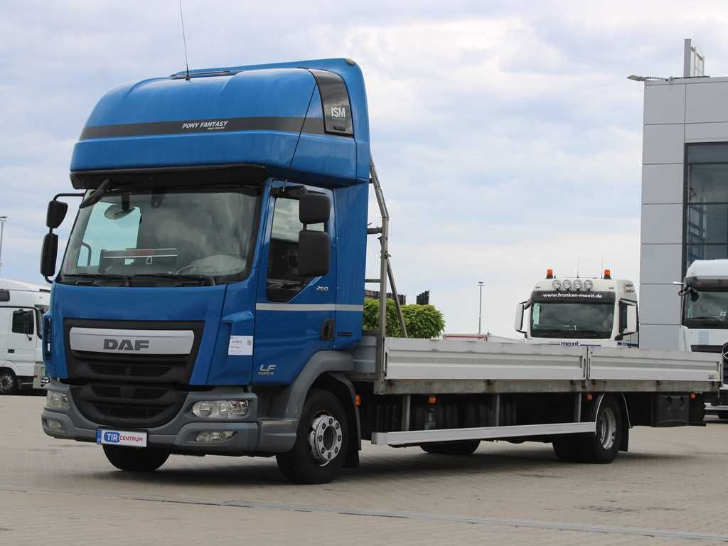 DAF LF 260, SLEEPING CABIN, EURO 6, PNEU 80% - Lava-kuorma-auto: kuva DAF LF 260, SLEEPING CABIN, EURO 6, PNEU 80% - Lava-kuorma-auto DAF LF 260, SLEEPING CABIN, EURO 6, PNEU 80% - Lava-kuorma-auto: kuva DAF LF 260, SLEEPING CABIN, EURO 6, PNEU 80% - Lava-kuorma-auto