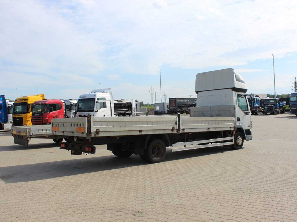 DAF LF 45.180, SLEEPING BODY, EURO 3, TIRES 80% - Lava-kuorma-auto: kuva DAF LF 45.180, SLEEPING BODY, EURO 3, TIRES 80% - Lava-kuorma-auto DAF LF 45.180, SLEEPING BODY, EURO 3, TIRES 80% - Lava-kuorma-auto: kuva DAF LF 45.180, SLEEPING BODY, EURO 3, TIRES 80% - Lava-kuorma-auto
