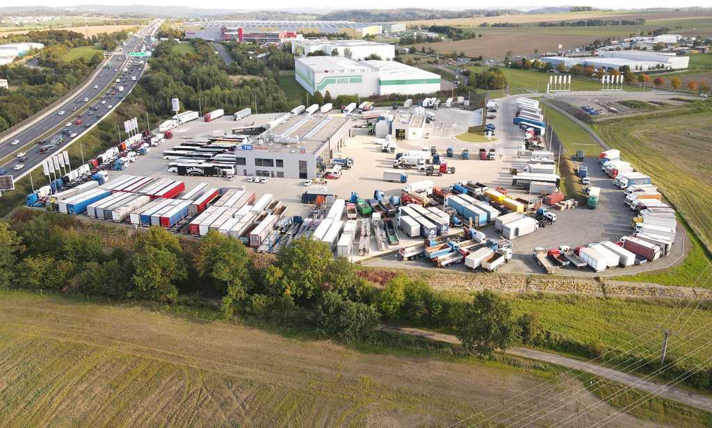 Krone SD, LOWDECK, MULTILOCK, LIFTING AXLE, LIFTING ROOF - Pressukapellipuoliperävaunu: kuva Krone SD, LOWDECK, MULTILOCK, LIFTING AXLE, LIFTING ROOF - Pressukapellipuoliperävaunu Krone SD, LOWDECK, MULTILOCK, LIFTING AXLE, LIFTING ROOF - Pressukapellipuoliperävaunu: kuva Krone SD, LOWDECK, MULTILOCK, LIFTING AXLE, LIFTING ROOF - Pressukapellipuoliperävaunu