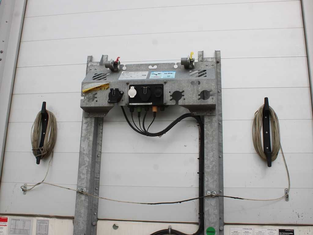 Schwarzmüller SPA 3/E, MULTILOCK, LIFTING AXLE, SAF, MULDA - Pressukapellipuoliperävaunu: kuva Schwarzmüller SPA 3/E, MULTILOCK, LIFTING AXLE, SAF, MULDA - Pressukapellipuoliperävaunu Schwarzmüller SPA 3/E, MULTILOCK, LIFTING AXLE, SAF, MULDA - Pressukapellipuoliperävaunu: kuva Schwarzmüller SPA 3/E, MULTILOCK, LIFTING AXLE, SAF, MULDA - Pressukapellipuoliperävaunu