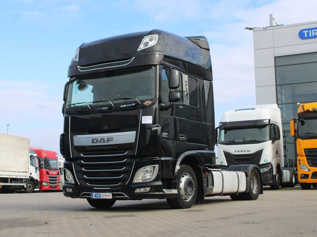 DAF XF 460, EURO 6, LOWDECK - Vetopöytäauto: kuva DAF XF 460, EURO 6, LOWDECK - Vetopöytäauto DAF XF 460, EURO 6, LOWDECK - Vetopöytäauto: kuva DAF XF 460, EURO 6, LOWDECK - Vetopöytäauto