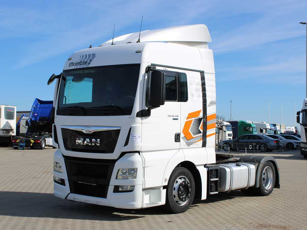 MAN TGX 18.440, LOW DECK, EURO 6 - Vetopöytäauto: kuva MAN TGX 18.440, LOW DECK, EURO 6 - Vetopöytäauto MAN TGX 18.440, LOW DECK, EURO 6 - Vetopöytäauto: kuva MAN TGX 18.440, LOW DECK, EURO 6 - Vetopöytäauto