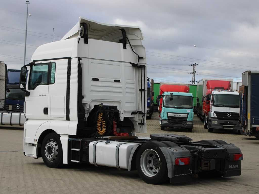 MAN TGX 18.440, LOWDECK, EURO 6 - Vetopöytäauto: kuva MAN TGX 18.440, LOWDECK, EURO 6 - Vetopöytäauto MAN TGX 18.440, LOWDECK, EURO 6 - Vetopöytäauto: kuva MAN TGX 18.440, LOWDECK, EURO 6 - Vetopöytäauto