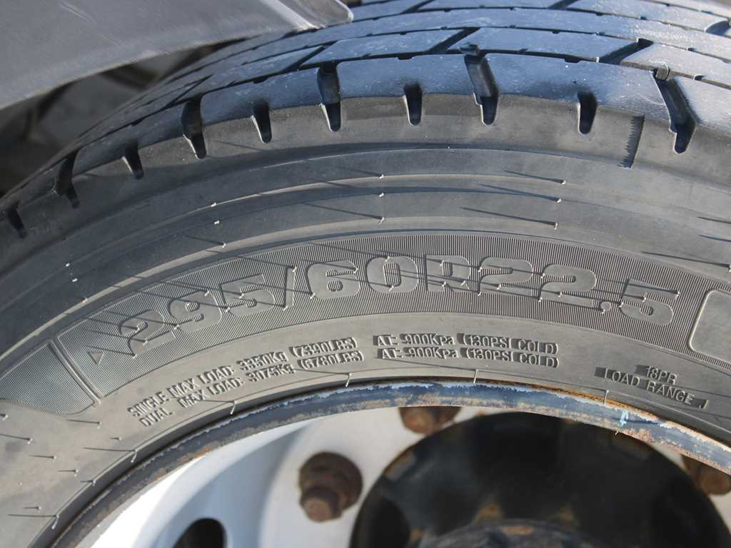 Vetopöytäauto Renault T 520, EURO 6, LOWDECK, INDEPENDENT AIR CONDITIONING, TYRES 80%: kuva Vetopöytäauto Renault T 520, EURO 6, LOWDECK, INDEPENDENT AIR CONDITIONING, TYRES 80%