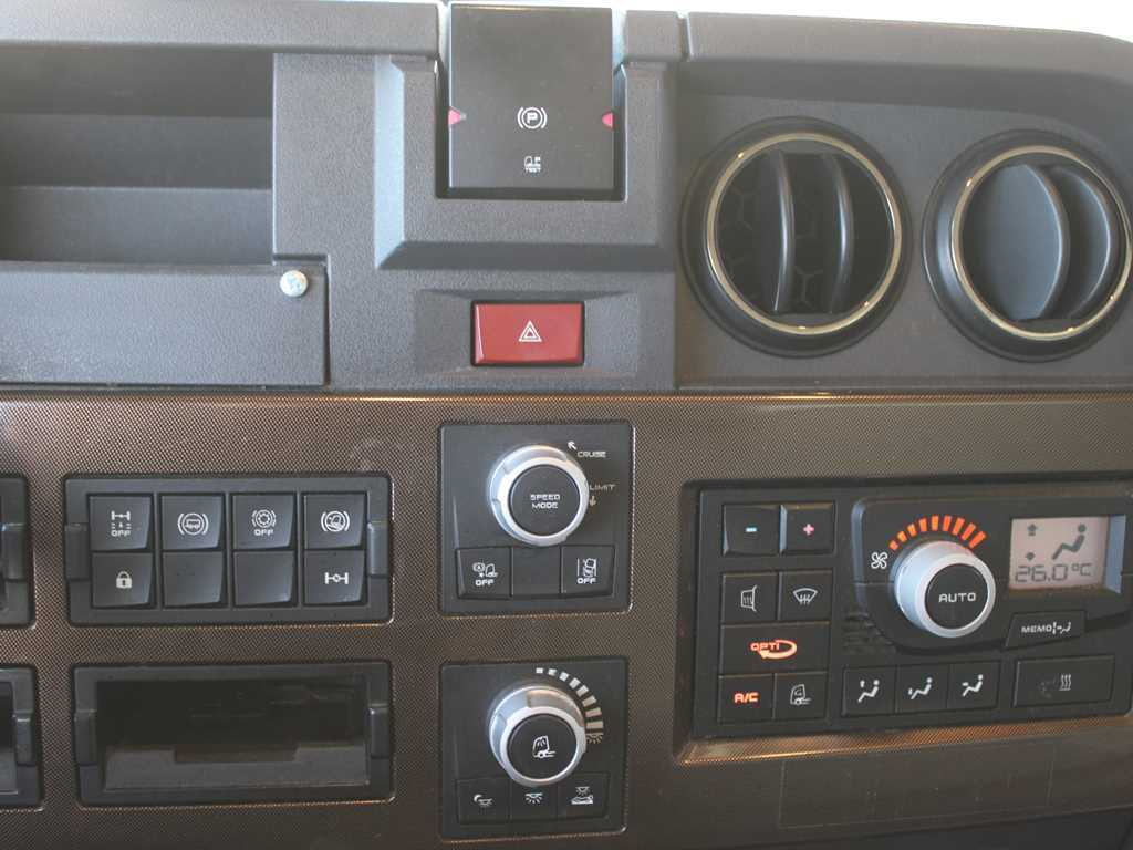 Vetopöytäauto Renault T 520, EURO 6, LOWDECK, INDEPENDENT AIR CONDITIONING, TYRES 80%: kuva Vetopöytäauto Renault T 520, EURO 6, LOWDECK, INDEPENDENT AIR CONDITIONING, TYRES 80%