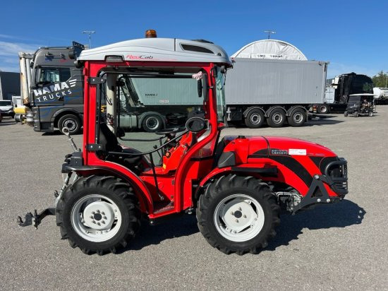 Antonio Carraro SRX 5800 TORA REDCAB, YANMAR; RADIO; KLIMA; RevGuide - Traktori: kuva Antonio Carraro SRX 5800 TORA REDCAB, YANMAR; RADIO; KLIMA; RevGuide - Traktori Antonio Carraro SRX 5800 TORA REDCAB, YANMAR; RADIO; KLIMA; RevGuide - Traktori: kuva Antonio Carraro SRX 5800 TORA REDCAB, YANMAR; RADIO; KLIMA; RevGuide - Traktori