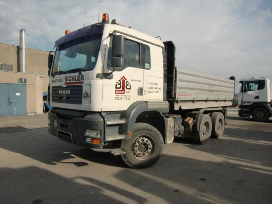 MAN TGA 26.360 6x4 Kipper, Manuel, E3 Schwarzmüller 3-Seitenkipper - Kippiauto kuorma-auto: kuva MAN TGA 26.360 6x4 Kipper, Manuel, E3 Schwarzmüller 3-Seitenkipper - Kippiauto kuorma-auto MAN TGA 26.360 6x4 Kipper, Manuel, E3 Schwarzmüller 3-Seitenkipper - Kippiauto kuorma-auto: kuva MAN TGA 26.360 6x4 Kipper, Manuel, E3 Schwarzmüller 3-Seitenkipper - Kippiauto kuorma-auto