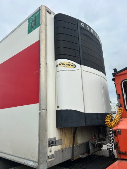 Isoterminen puoliperävaunu Menci Fleischkühler Rohrbahnen, Liftachse, BPW, light weight: kuva Isoterminen puoliperävaunu Menci Fleischkühler Rohrbahnen, Liftachse, BPW, light weight