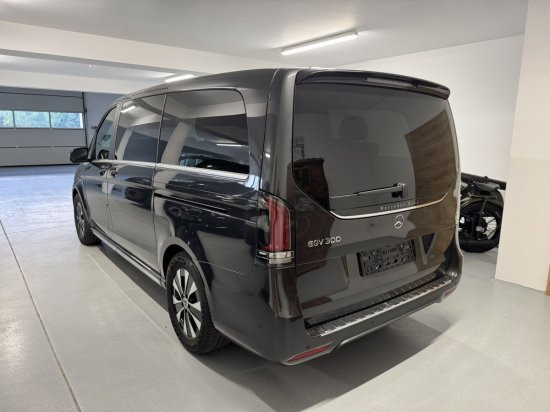 Mercedes-Benz EQV 300 AVANTGARDE, Lang , 7 Sitzer - Henkilöauto: kuva Mercedes-Benz EQV 300 AVANTGARDE, Lang , 7 Sitzer - Henkilöauto Mercedes-Benz EQV 300 AVANTGARDE, Lang , 7 Sitzer - Henkilöauto: kuva Mercedes-Benz EQV 300 AVANTGARDE, Lang , 7 Sitzer - Henkilöauto