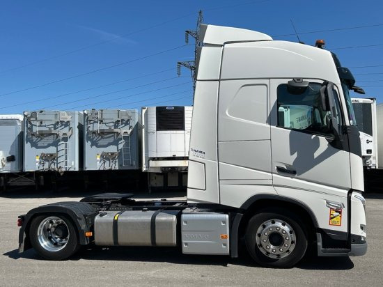 Volvo FH 500 XL, Alufelgen, Standklima, Voll-Luft - Vetopöytäauto: kuva Volvo FH 500 XL, Alufelgen, Standklima, Voll-Luft - Vetopöytäauto Volvo FH 500 XL, Alufelgen, Standklima, Voll-Luft - Vetopöytäauto: kuva Volvo FH 500 XL, Alufelgen, Standklima, Voll-Luft - Vetopöytäauto