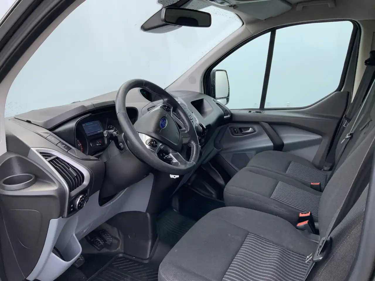 Ford Transit Custom 270 2.2 TDCI L1H1 Trend Airco Camera Cruise Dakdra - Pakettiauto: kuva Ford Transit Custom 270 2.2 TDCI L1H1 Trend Airco Camera Cruise Dakdra - Pakettiauto Ford Transit Custom 270 2.2 TDCI L1H1 Trend Airco Camera Cruise Dakdra - Pakettiauto: kuva Ford Transit Custom 270 2.2 TDCI L1H1 Trend Airco Camera Cruise Dakdra - Pakettiauto