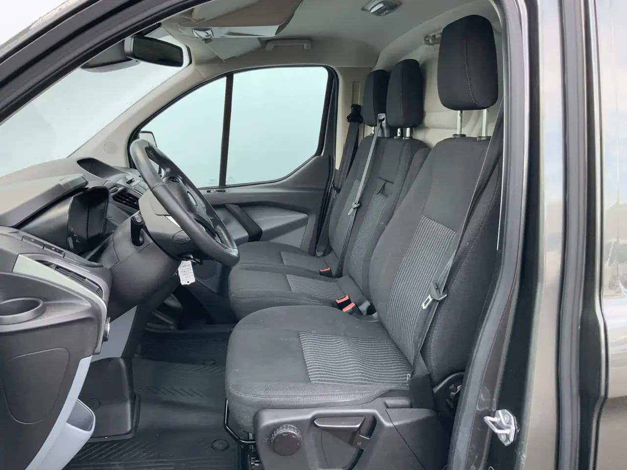 Ford Transit Custom 270 2.2 TDCI L1H1 Trend Airco Camera Cruise Dakdra - Pakettiauto: kuva Ford Transit Custom 270 2.2 TDCI L1H1 Trend Airco Camera Cruise Dakdra - Pakettiauto Ford Transit Custom 270 2.2 TDCI L1H1 Trend Airco Camera Cruise Dakdra - Pakettiauto: kuva Ford Transit Custom 270 2.2 TDCI L1H1 Trend Airco Camera Cruise Dakdra - Pakettiauto