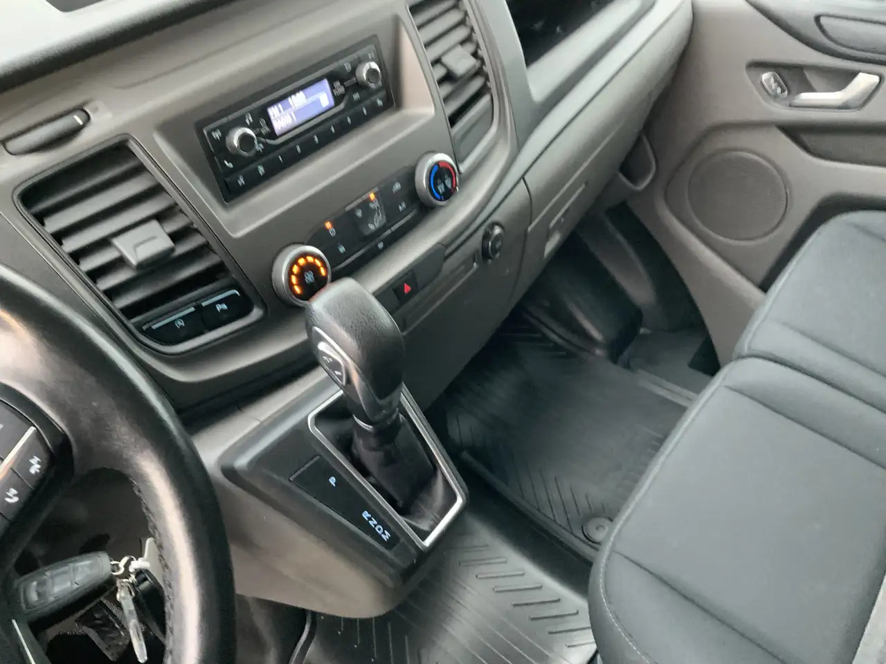 Ford Transit Custom 280 2.0 TDCI L1H1 Automaat Dub Schuifdeur Side Bar - Pakettiauto: kuva Ford Transit Custom 280 2.0 TDCI L1H1 Automaat Dub Schuifdeur Side Bar - Pakettiauto Ford Transit Custom 280 2.0 TDCI L1H1 Automaat Dub Schuifdeur Side Bar - Pakettiauto: kuva Ford Transit Custom 280 2.0 TDCI L1H1 Automaat Dub Schuifdeur Side Bar - Pakettiauto