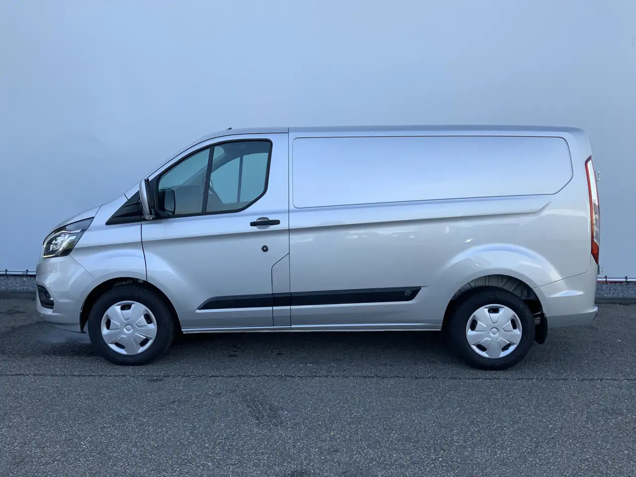 Ford Transit Custom 300 2.0 TDCI L1H1 Limited Airco Cruise Camera 3 Zi - Pakettiauto: kuva Ford Transit Custom 300 2.0 TDCI L1H1 Limited Airco Cruise Camera 3 Zi - Pakettiauto Ford Transit Custom 300 2.0 TDCI L1H1 Limited Airco Cruise Camera 3 Zi - Pakettiauto: kuva Ford Transit Custom 300 2.0 TDCI L1H1 Limited Airco Cruise Camera 3 Zi - Pakettiauto