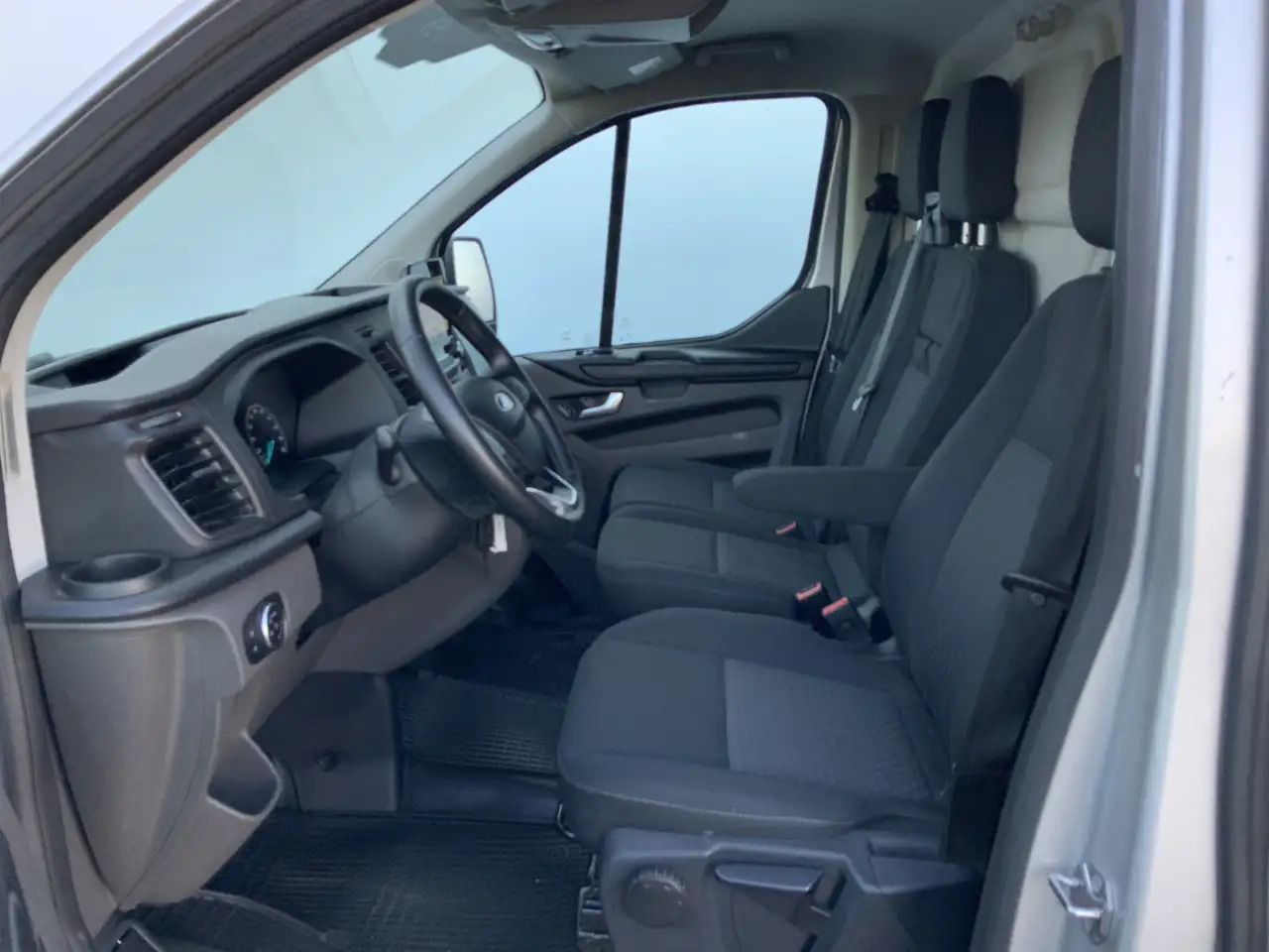 Ford Transit Custom 300 2.0 TDCI L1H1 Limited Airco Cruise Camera 3 Zi - Pakettiauto: kuva Ford Transit Custom 300 2.0 TDCI L1H1 Limited Airco Cruise Camera 3 Zi - Pakettiauto Ford Transit Custom 300 2.0 TDCI L1H1 Limited Airco Cruise Camera 3 Zi - Pakettiauto: kuva Ford Transit Custom 300 2.0 TDCI L1H1 Limited Airco Cruise Camera 3 Zi - Pakettiauto