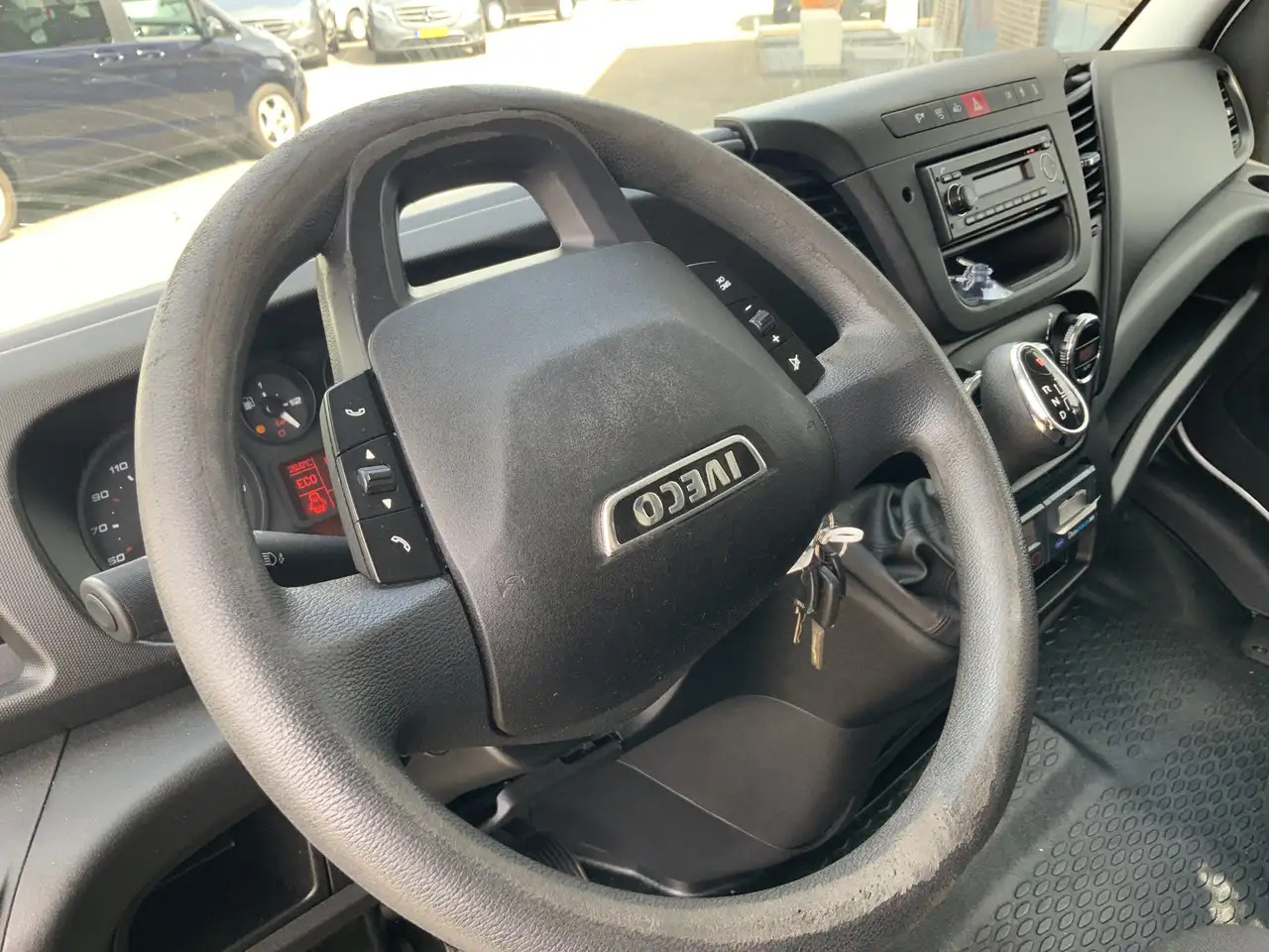 Iveco Daily 35C13 2.3 375 Automaat Koelmeubelbak Deuren Dag&Na - Kylmäauto: kuva Iveco Daily 35C13 2.3 375 Automaat Koelmeubelbak Deuren Dag&Na - Kylmäauto Iveco Daily 35C13 2.3 375 Automaat Koelmeubelbak Deuren Dag&Na - Kylmäauto: kuva Iveco Daily 35C13 2.3 375 Automaat Koelmeubelbak Deuren Dag&Na - Kylmäauto