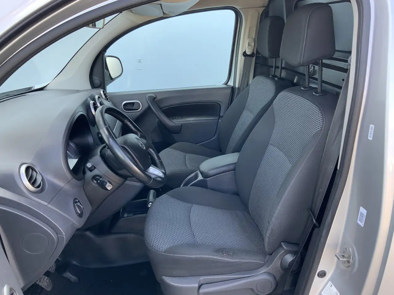 Mercedes-Benz Citan 109 CDI BlueEFFICIENCY Airco Cruise Euro 5 - Pieni pakettiauto: kuva Mercedes-Benz Citan 109 CDI BlueEFFICIENCY Airco Cruise Euro 5 - Pieni pakettiauto Mercedes-Benz Citan 109 CDI BlueEFFICIENCY Airco Cruise Euro 5 - Pieni pakettiauto: kuva Mercedes-Benz Citan 109 CDI BlueEFFICIENCY Airco Cruise Euro 5 - Pieni pakettiauto