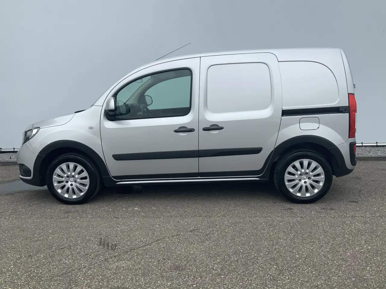Mercedes-Benz Citan 109 CDI BlueEFFICIENCY Airco Dub Schuifdeur Cruise - Pieni pakettiauto: kuva Mercedes-Benz Citan 109 CDI BlueEFFICIENCY Airco Dub Schuifdeur Cruise - Pieni pakettiauto Mercedes-Benz Citan 109 CDI BlueEFFICIENCY Airco Dub Schuifdeur Cruise - Pieni pakettiauto: kuva Mercedes-Benz Citan 109 CDI BlueEFFICIENCY Airco Dub Schuifdeur Cruise - Pieni pakettiauto