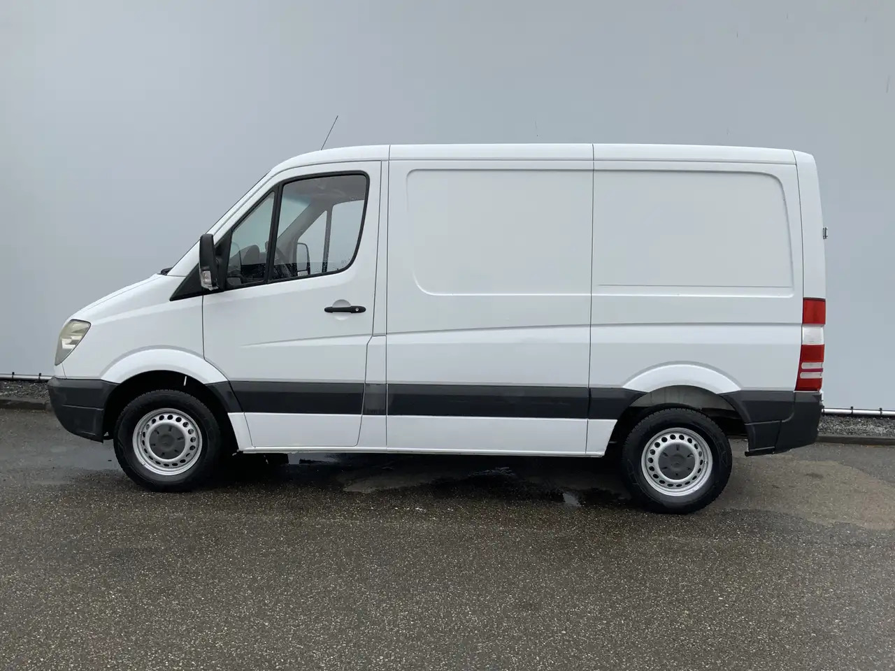 Mercedes-Benz Sprinter 209 2.2 CDI 325 L1H1 Airco Euro 4 - Pakettiauto: kuva Mercedes-Benz Sprinter 209 2.2 CDI 325 L1H1 Airco Euro 4 - Pakettiauto Mercedes-Benz Sprinter 209 2.2 CDI 325 L1H1 Airco Euro 4 - Pakettiauto: kuva Mercedes-Benz Sprinter 209 2.2 CDI 325 L1H1 Airco Euro 4 - Pakettiauto