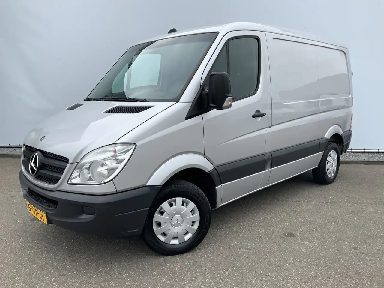 Mercedes-Benz Sprinter 213 2.2 CDI 325 L1H1 Airco Cruise Euro 4 - Pakettiauto: kuva Mercedes-Benz Sprinter 213 2.2 CDI 325 L1H1 Airco Cruise Euro 4 - Pakettiauto Mercedes-Benz Sprinter 213 2.2 CDI 325 L1H1 Airco Cruise Euro 4 - Pakettiauto: kuva Mercedes-Benz Sprinter 213 2.2 CDI 325 L1H1 Airco Cruise Euro 4 - Pakettiauto