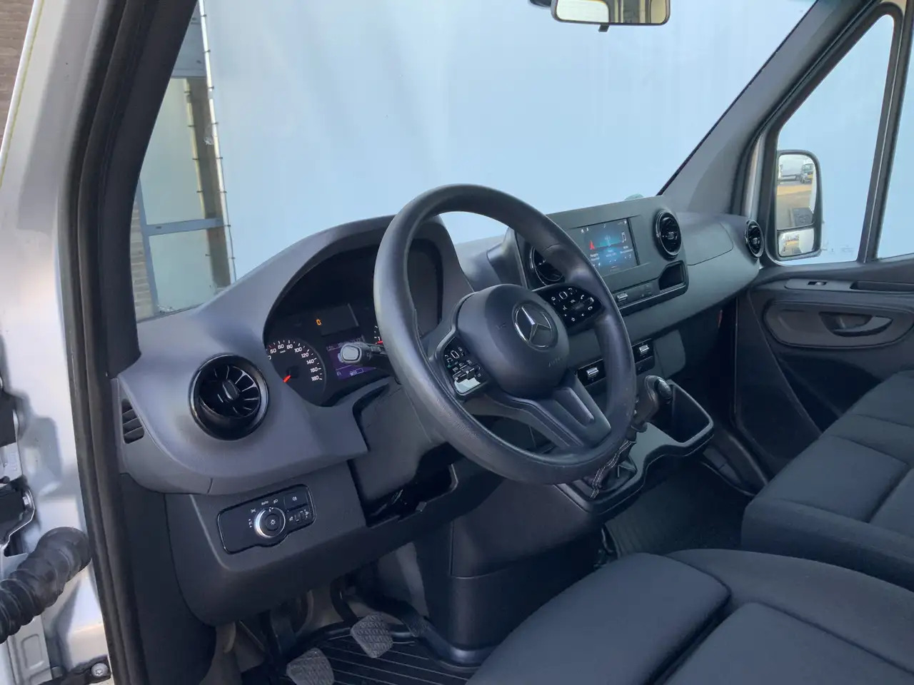 Mercedes-Benz Sprinter 314 2.2 CDI L2H2 Airco Cruise 3 Zits Trekhaak 2000 - Pakettiauto: kuva Mercedes-Benz Sprinter 314 2.2 CDI L2H2 Airco Cruise 3 Zits Trekhaak 2000 - Pakettiauto Mercedes-Benz Sprinter 314 2.2 CDI L2H2 Airco Cruise 3 Zits Trekhaak 2000 - Pakettiauto: kuva Mercedes-Benz Sprinter 314 2.2 CDI L2H2 Airco Cruise 3 Zits Trekhaak 2000 - Pakettiauto